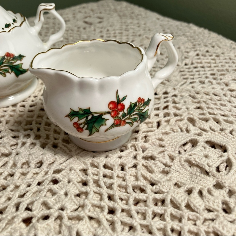 A Cup Of Christmas Cream & Sugar Set Waldman House Tom Hegg Hanson Bone China - Picture 3 of 11